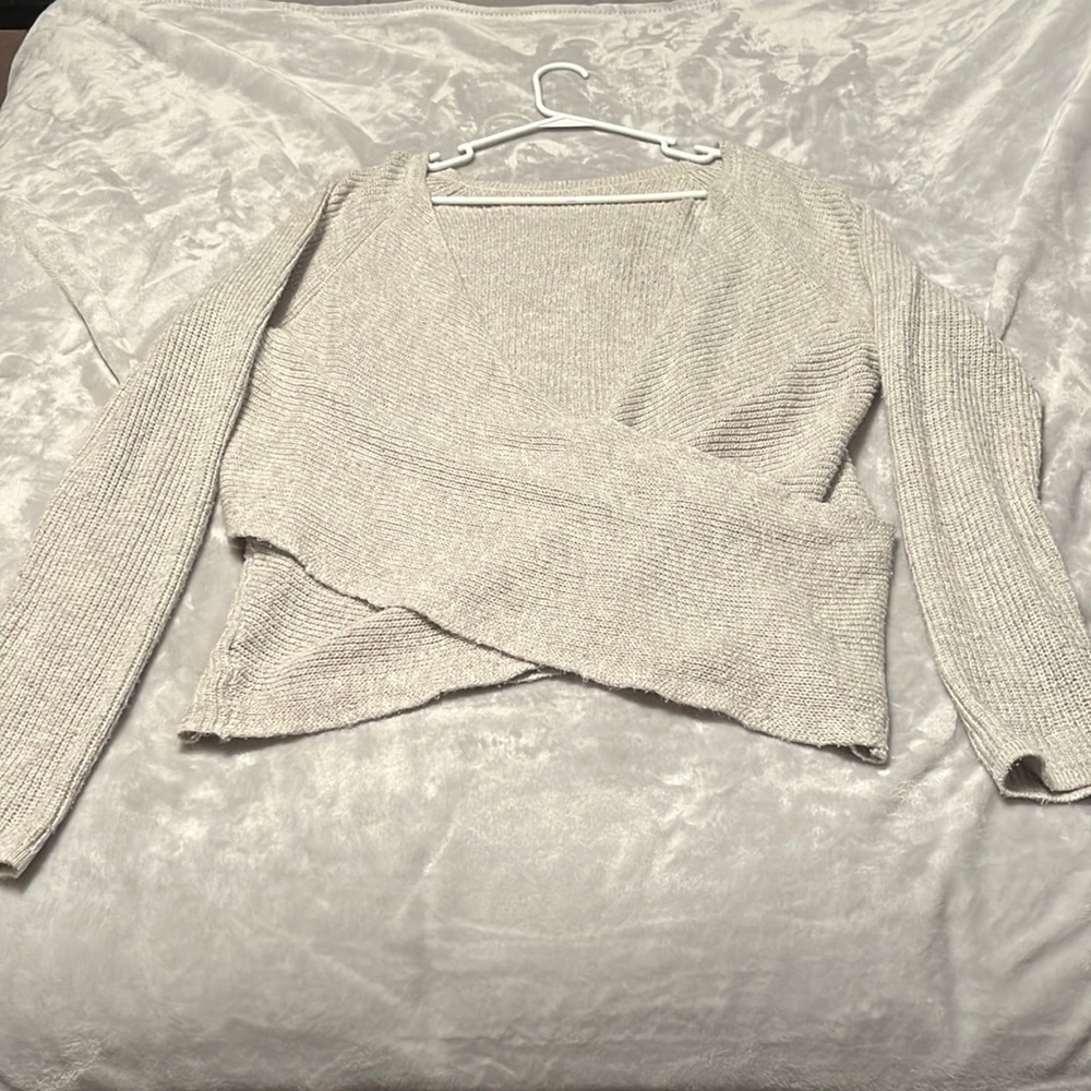 Aerie Women’s open back extra large sweater